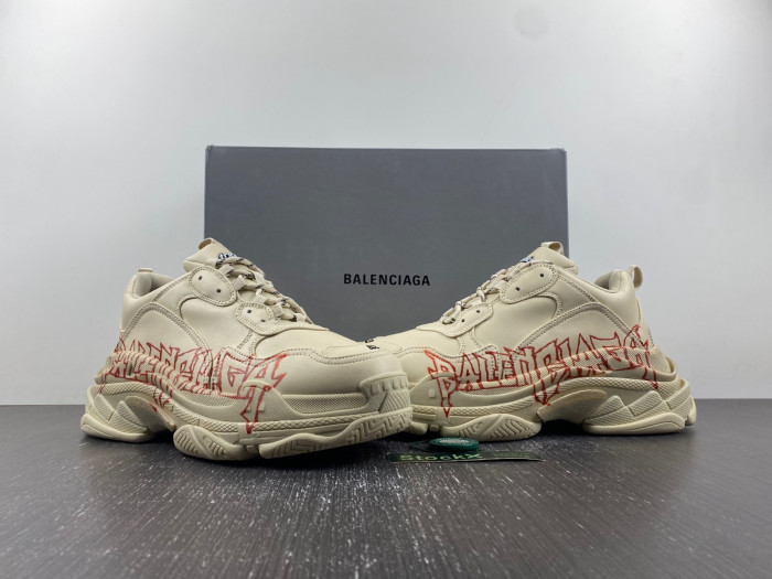 blcg sneaker triple.s.gomma beige letters