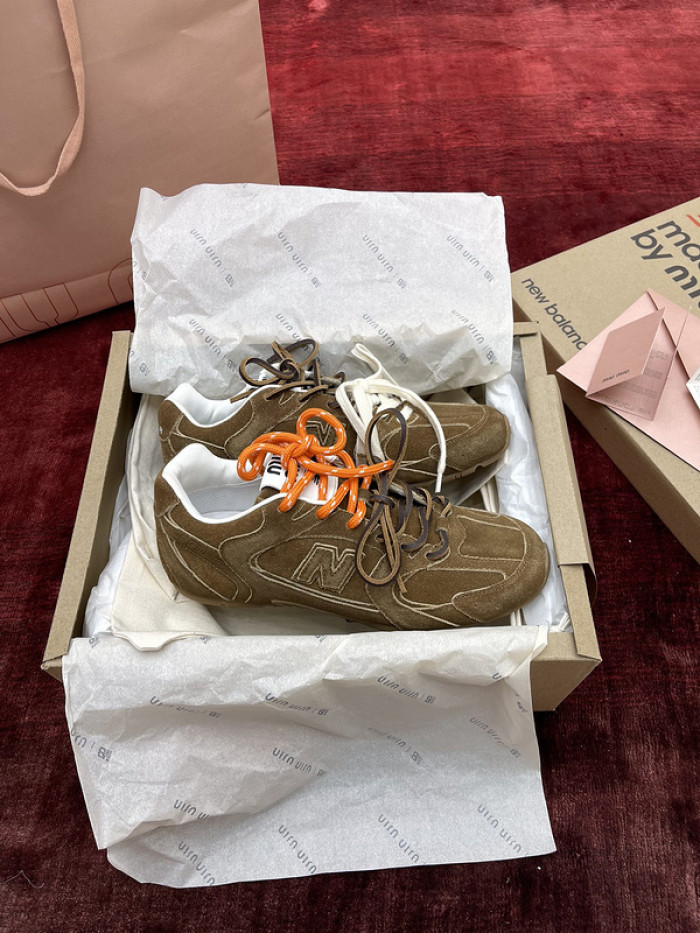 NEW BALANCE X MIUMIU SNEAKER