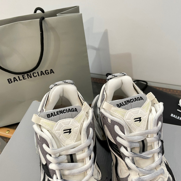 Ba*len*cia*ga runner