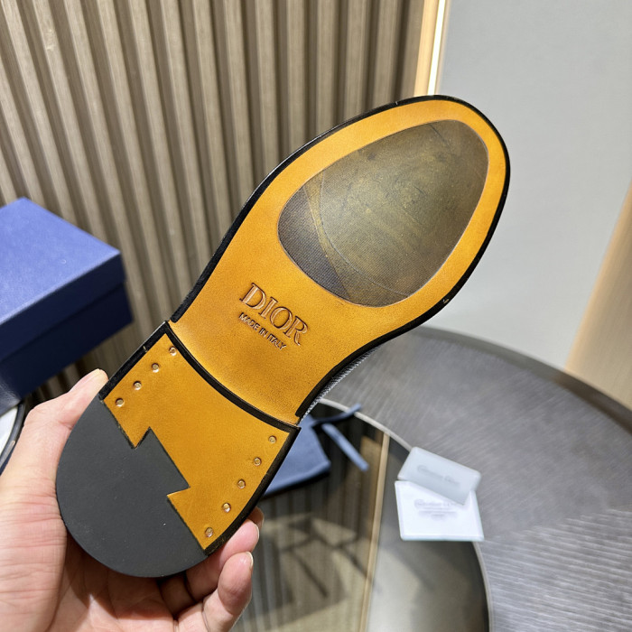 D10r Leather Sneaker