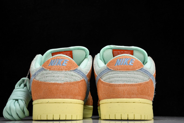 nike sb dunk low orange emerald rise dv5429-800