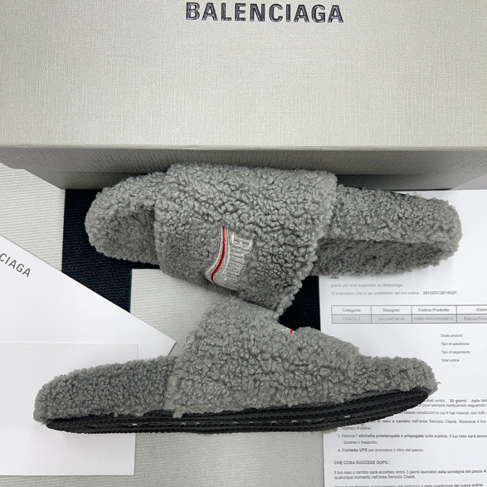 Ba*len*cia*ga furry slide