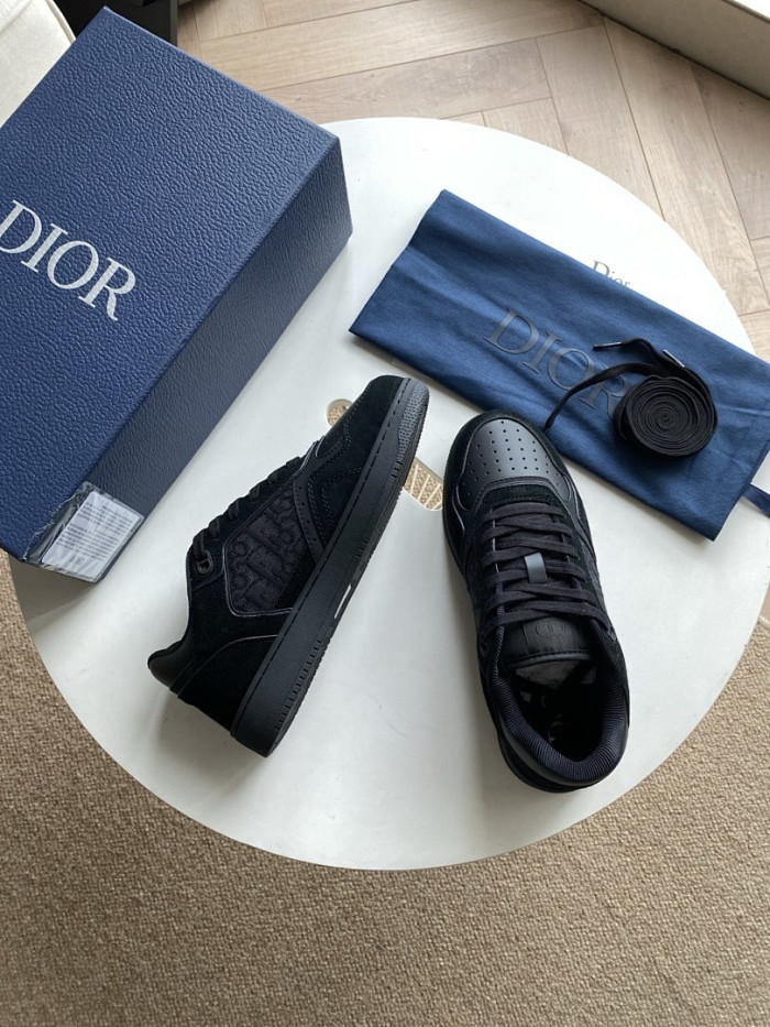 D10r B27 Low Top Sneaker