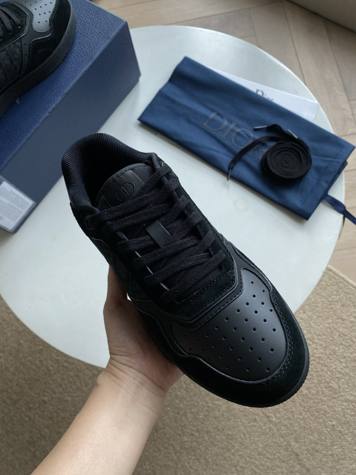 D10r B27 Low Top Sneaker