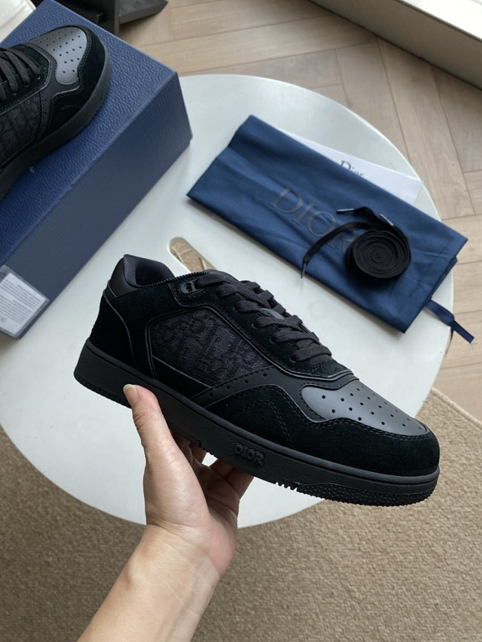 D10r B27 Low Top Sneaker
