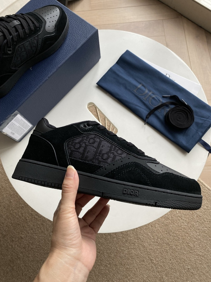 D10r B27 Low Top Sneaker