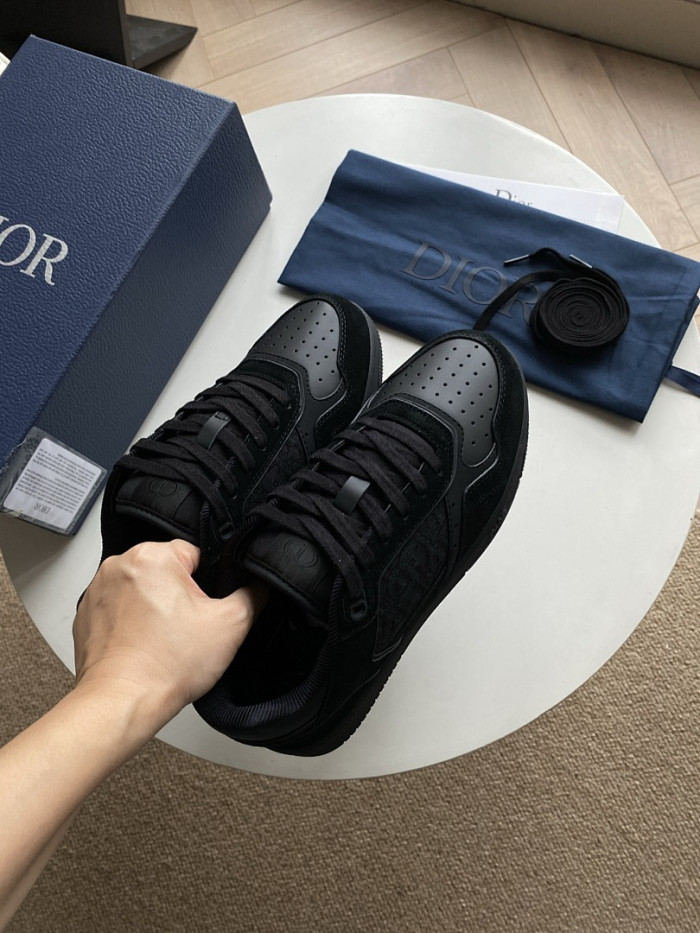 D10r B27 Low Top Sneaker