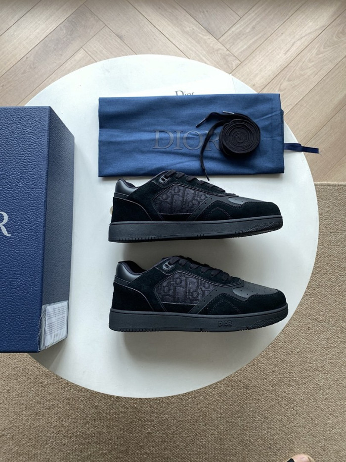 D10r B27 Low Top Sneaker