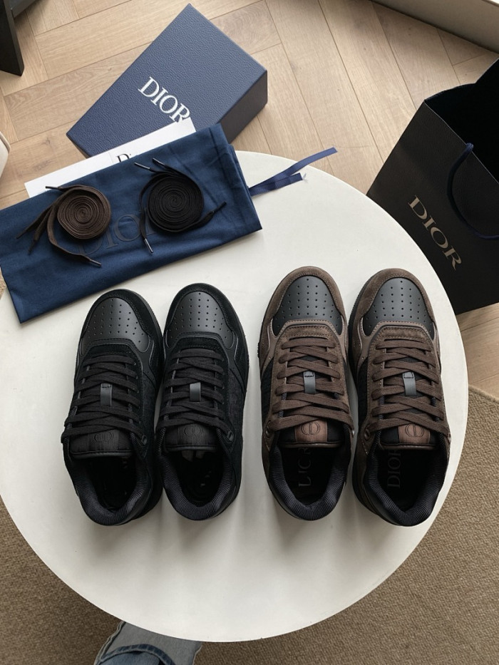 D10r B27 Low Top Sneaker