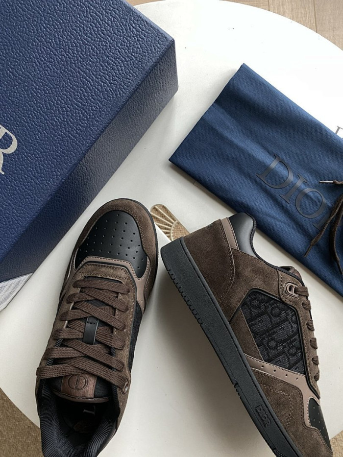 D10r B27 Low Top Sneaker