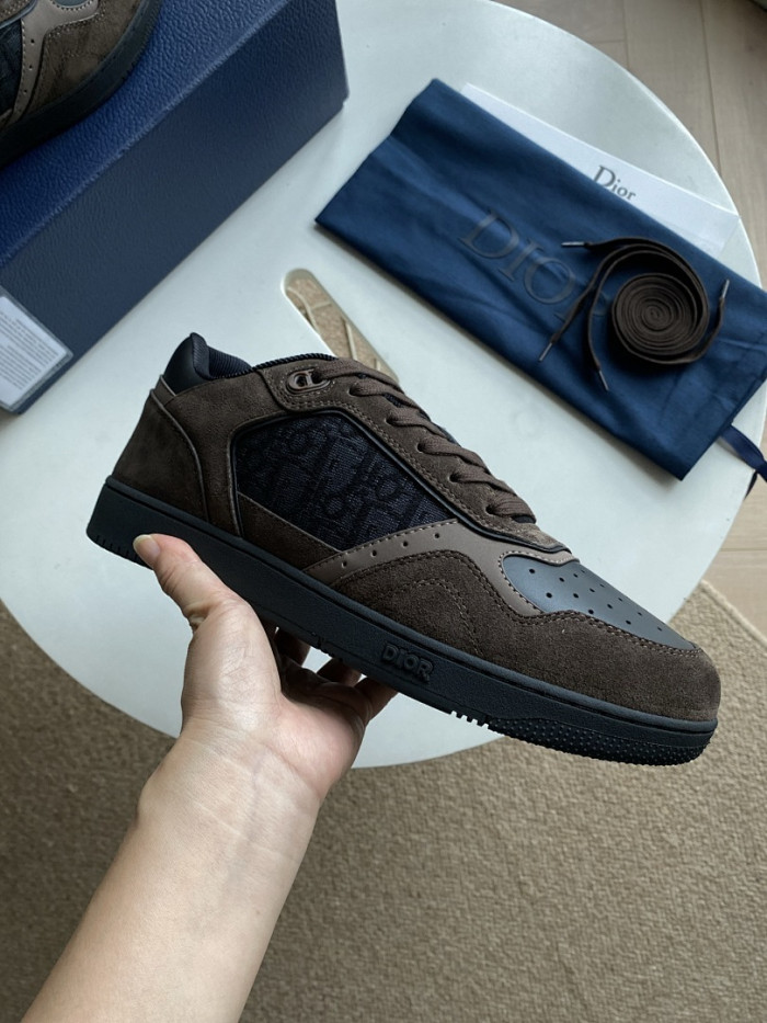 D10r B27 Low Top Sneaker