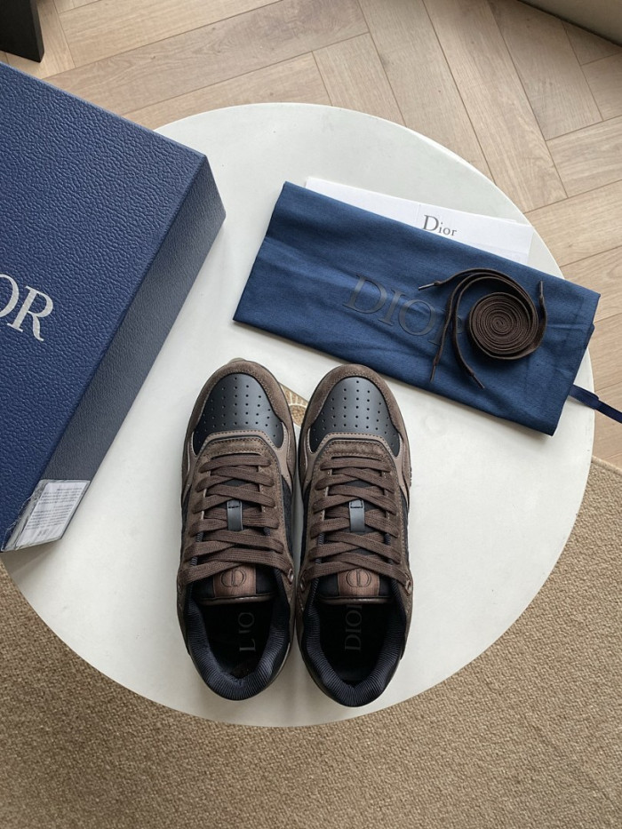 D10r B27 Low Top Sneaker