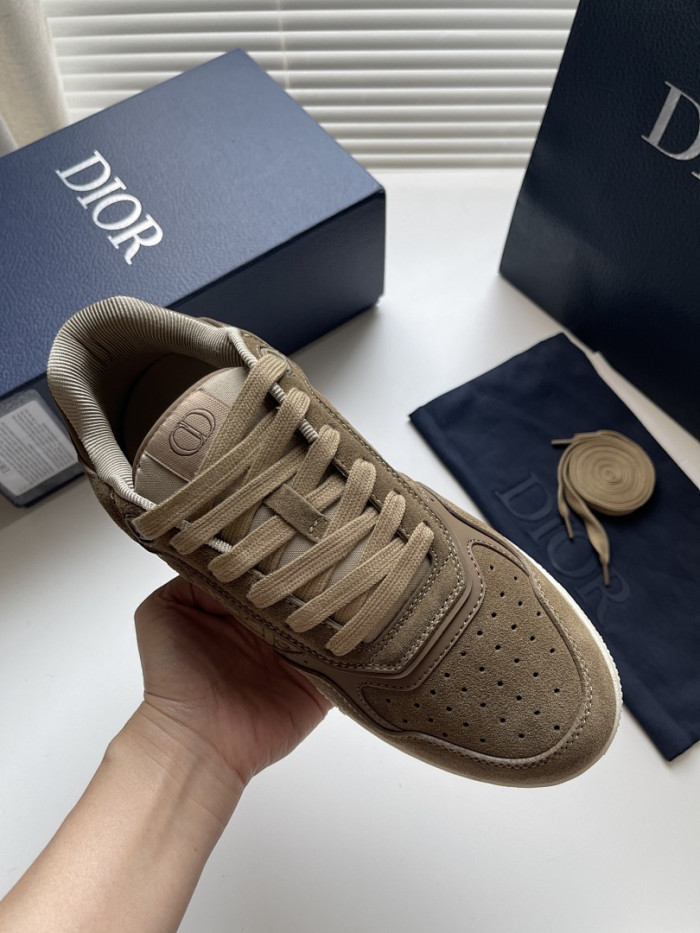 D10r B27 Low Top Sneaker