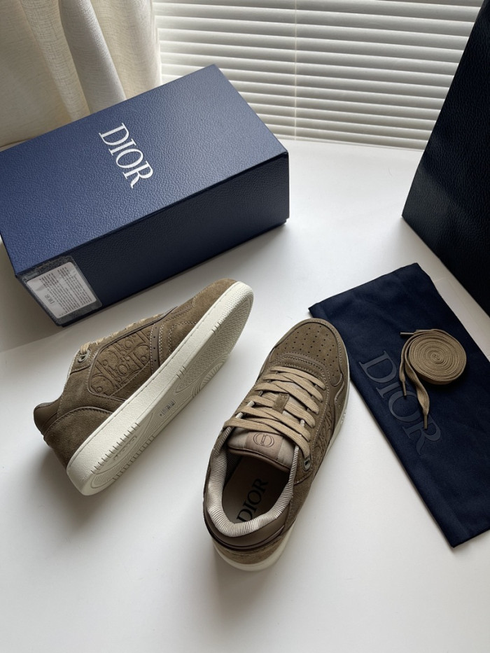 D10r B27 Low Top Sneaker
