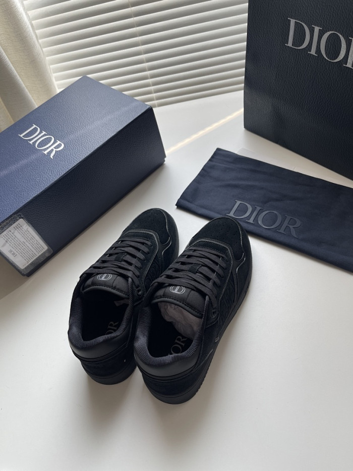 D10r B27 Low Top Sneaker