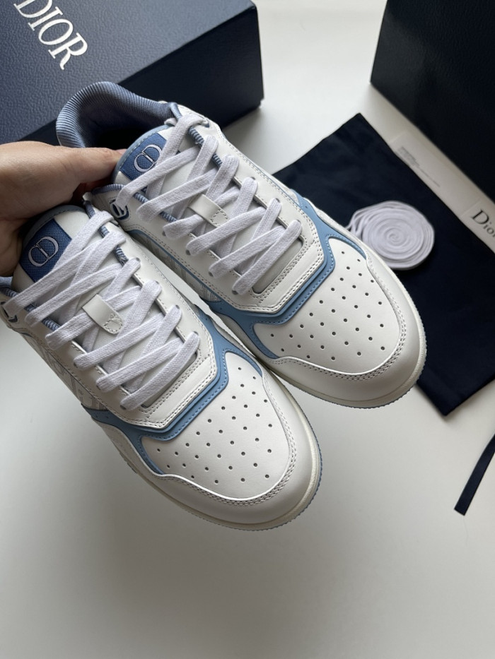 D10r B27 Low Top Sneaker