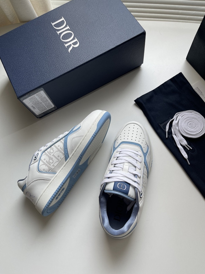 D10r B27 Low Top Sneaker