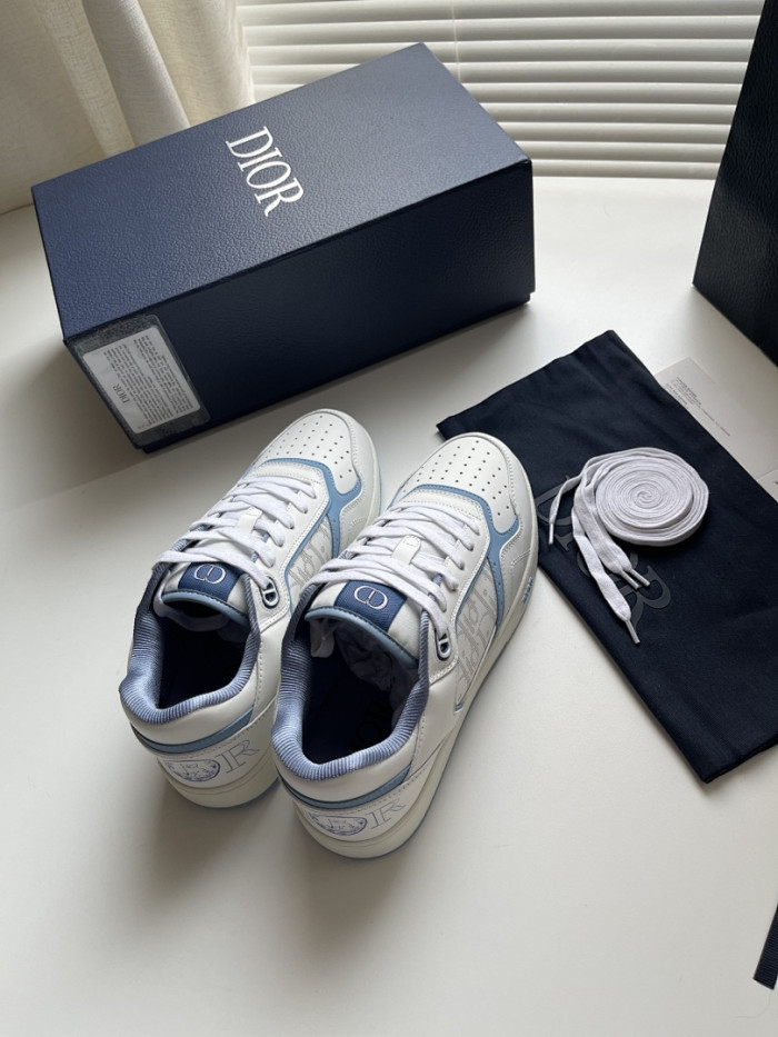 D10r B27 Low Top Sneaker