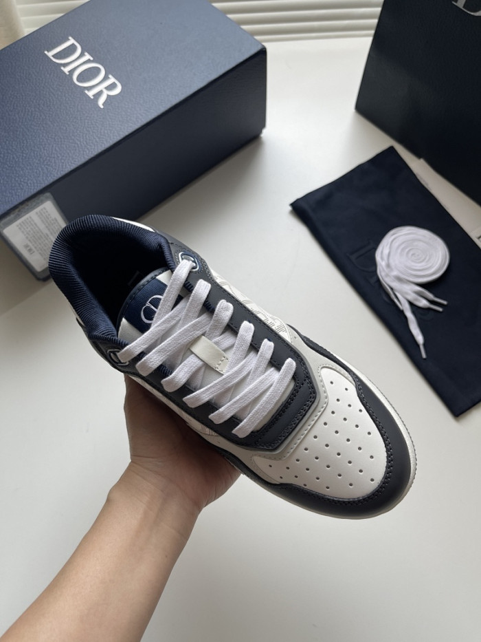 D10r B27 Low Top Sneaker
