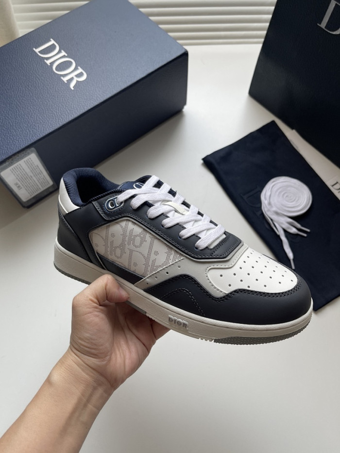 D10r B27 Low Top Sneaker