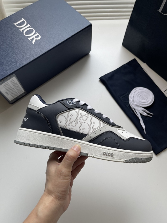 D10r B27 Low Top Sneaker