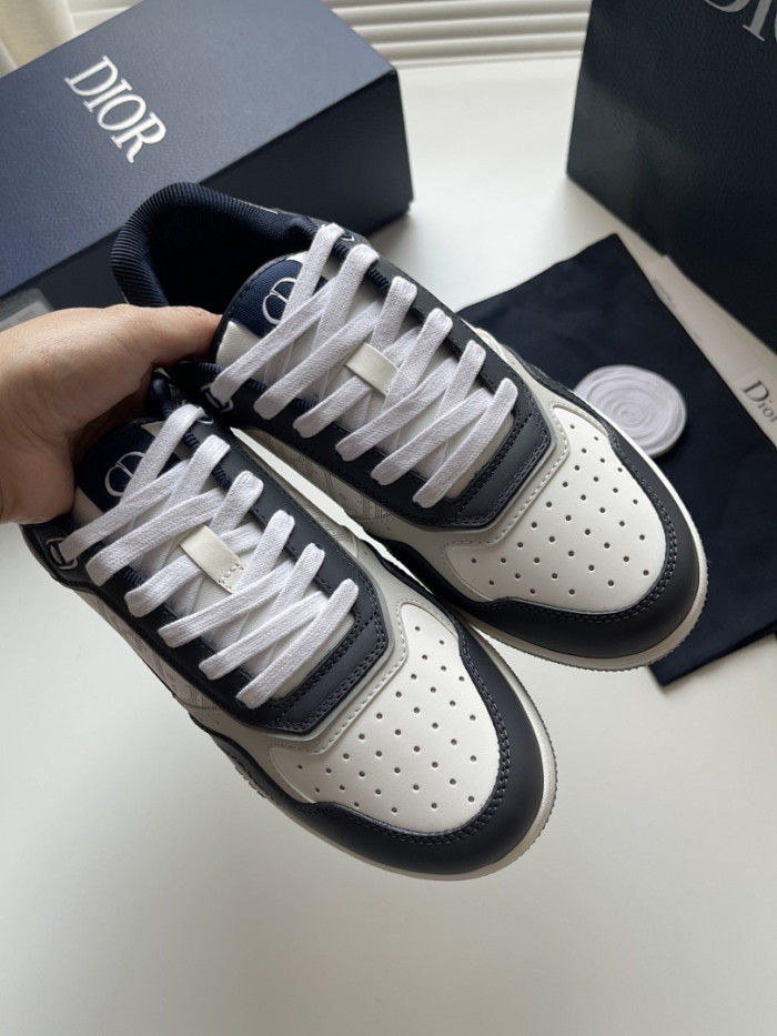 D10r B27 Low Top Sneaker