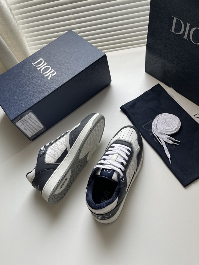 D10r B27 Low Top Sneaker