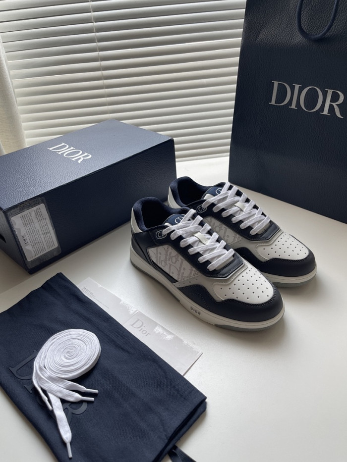 D10r B27 Low Top Sneaker