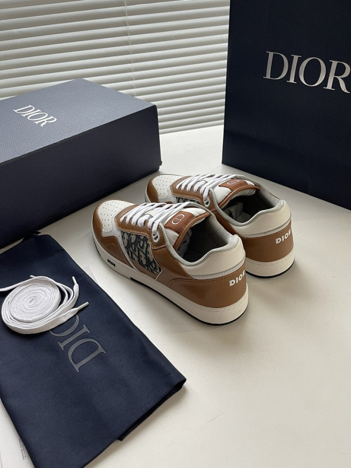 D10r B27 Low Top Sneaker