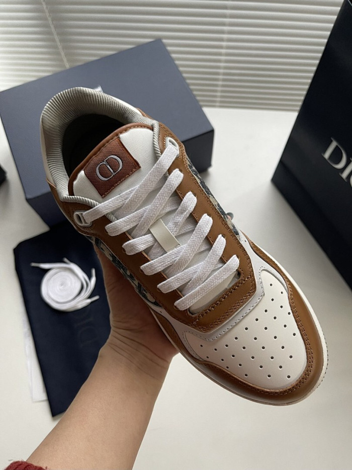 D10r B27 Low Top Sneaker