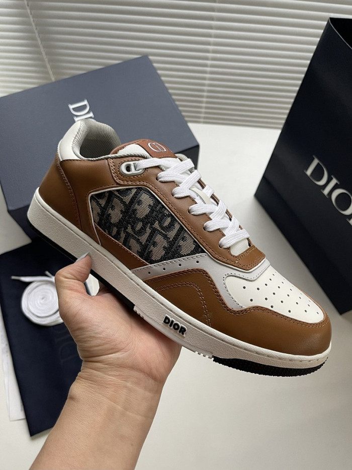 D10r B27 Low Top Sneaker