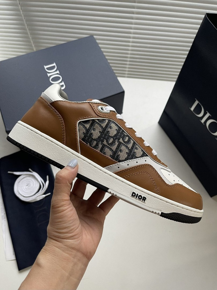 D10r B27 Low Top Sneaker