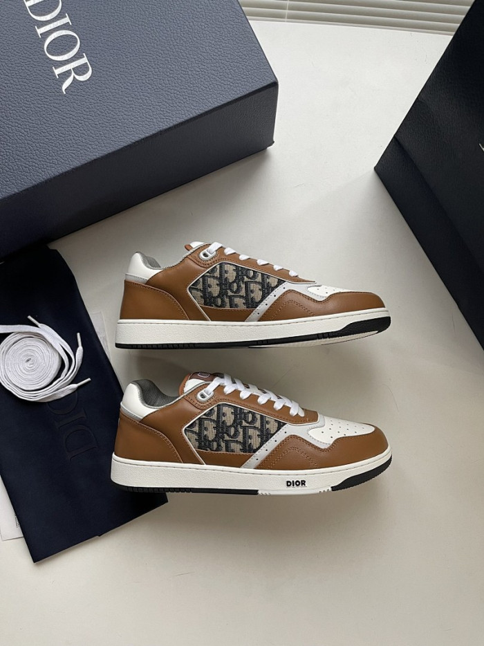 D10r B27 Low Top Sneaker