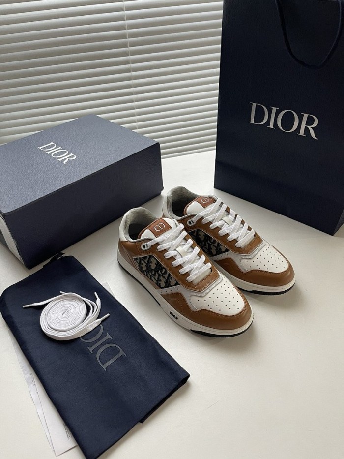 D10r B27 Low Top Sneaker