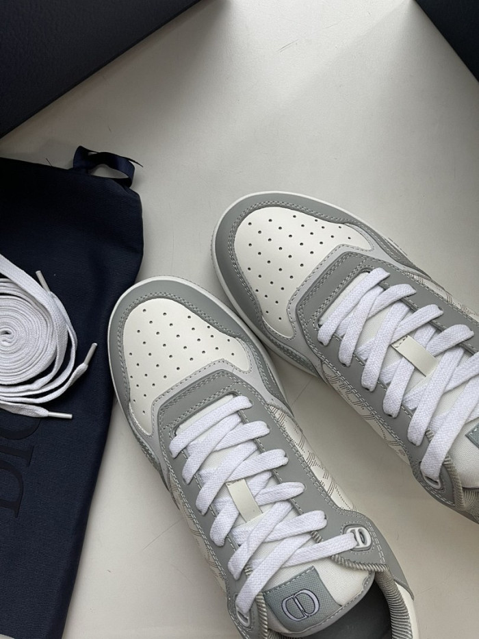 D10r B27 Low Top Sneaker