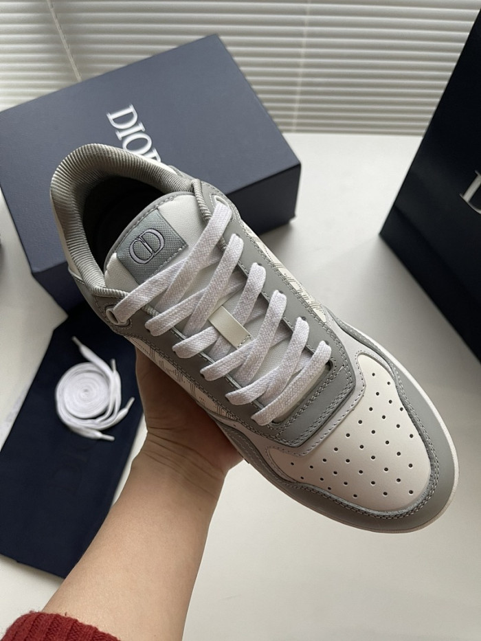 D10r B27 Low Top Sneaker