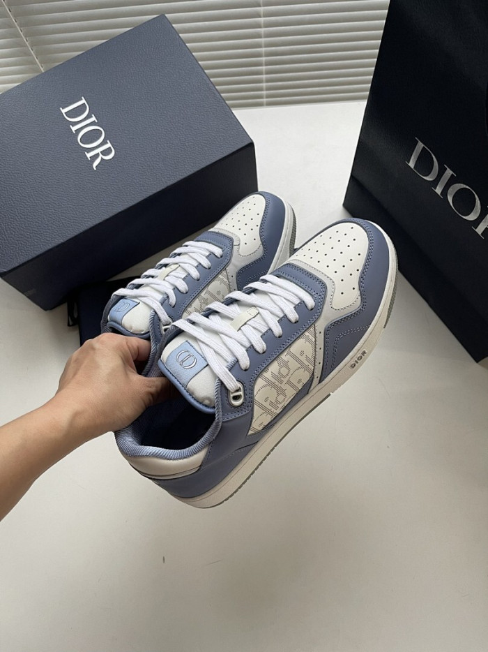 D10r B27 Low Top Sneaker
