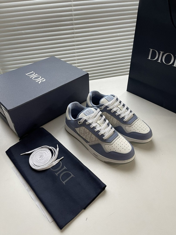 D10r B27 Low Top Sneaker