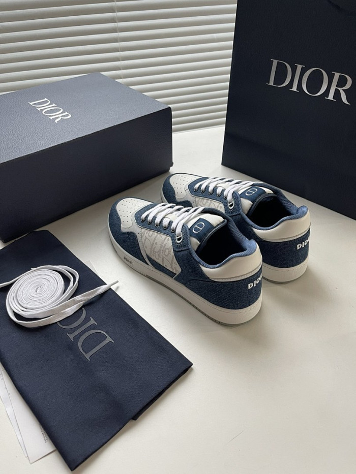 D10r B27 Low Top Sneaker