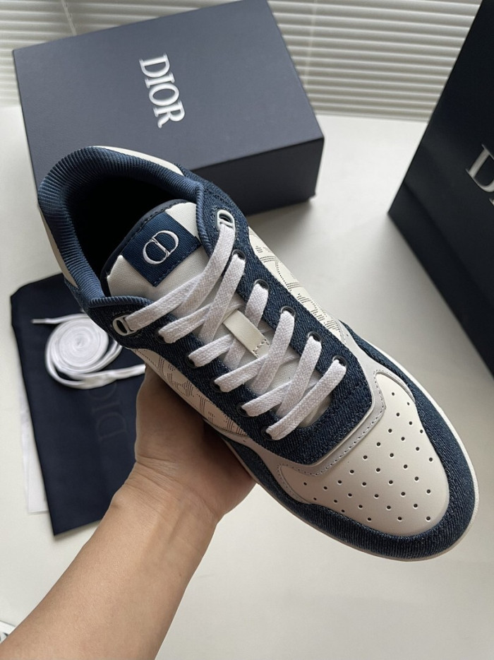 D10r B27 Low Top Sneaker