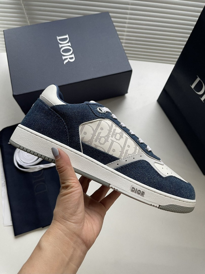 D10r B27 Low Top Sneaker