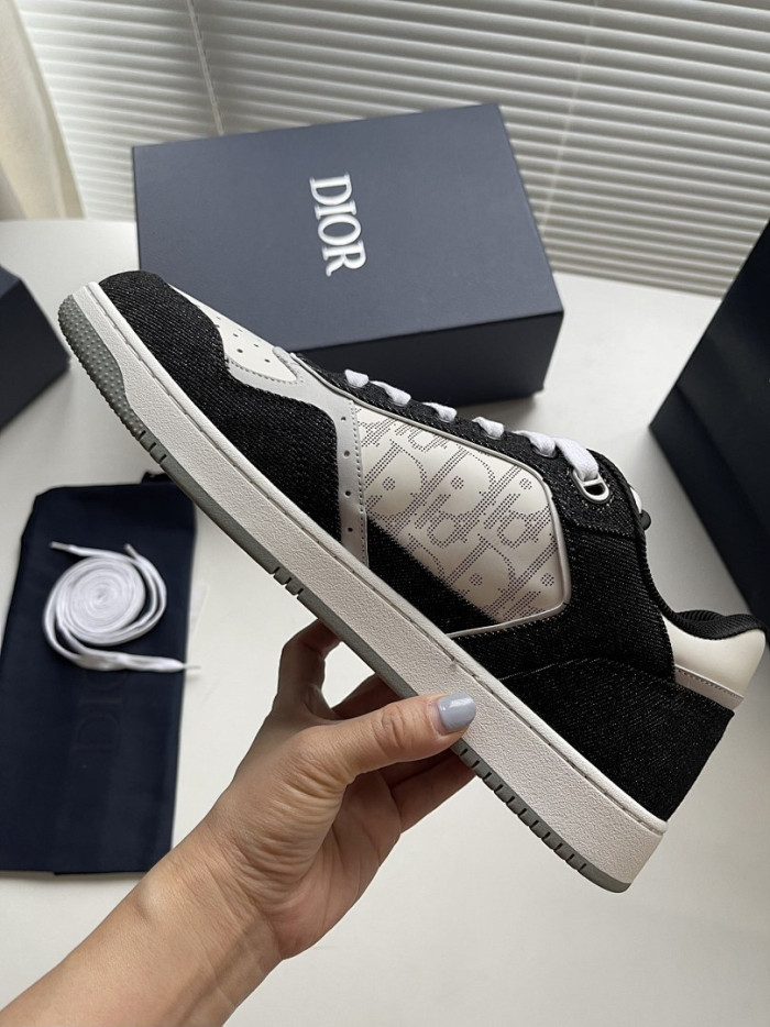 D10r B27 Low Top Sneaker