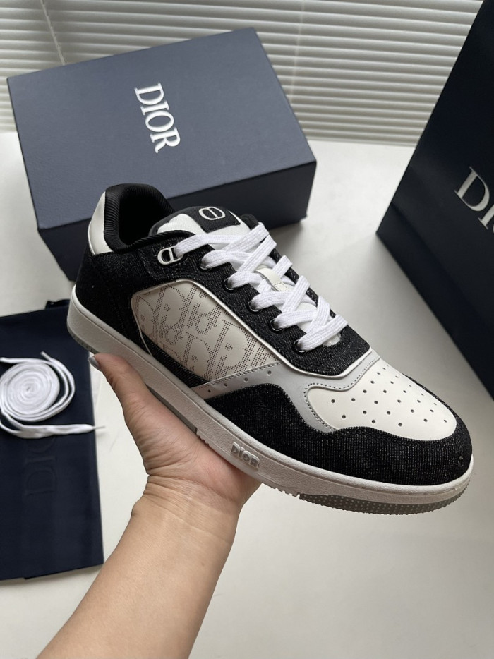 D10r B27 Low Top Sneaker