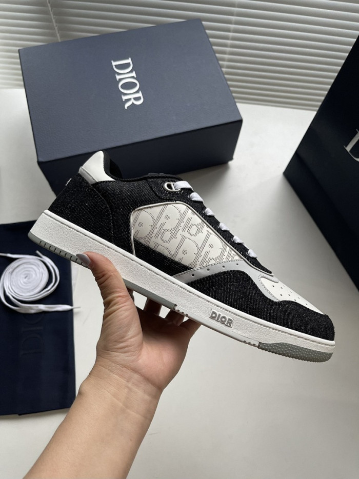 D10r B27 Low Top Sneaker