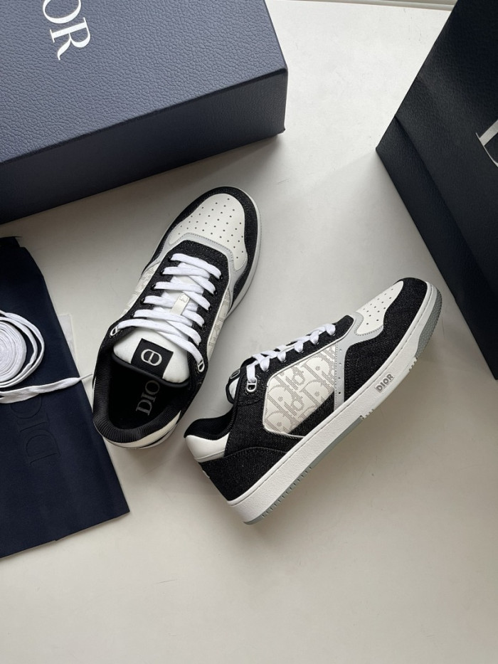 D10r B27 Low Top Sneaker