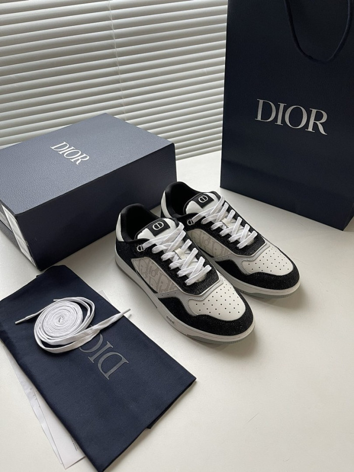 D10r B27 Low Top Sneaker