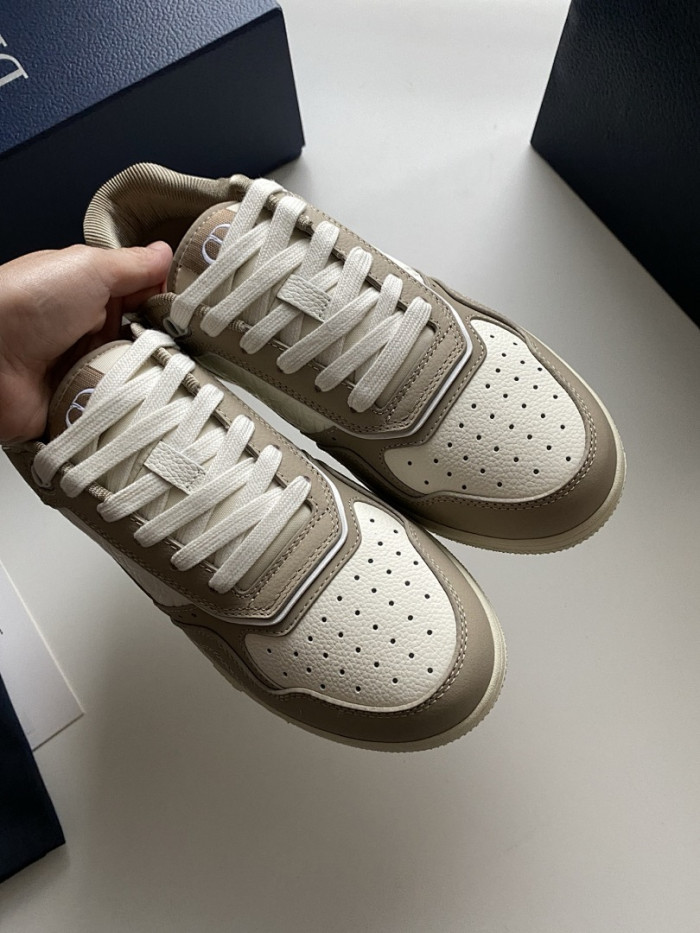 D10r B27 Low Top Sneaker