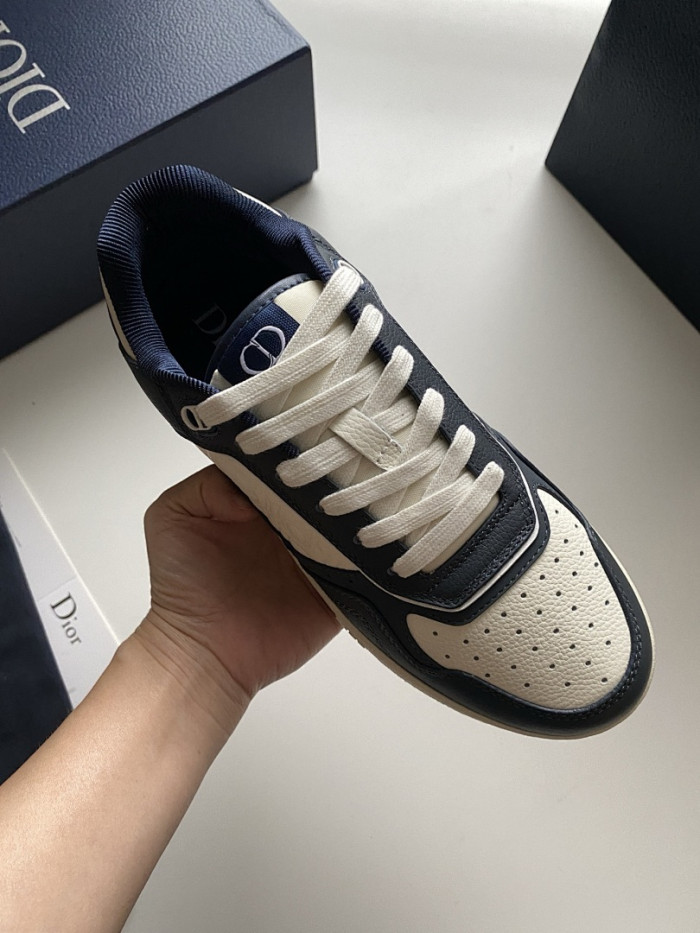 D10r B27 Low Top Sneaker
