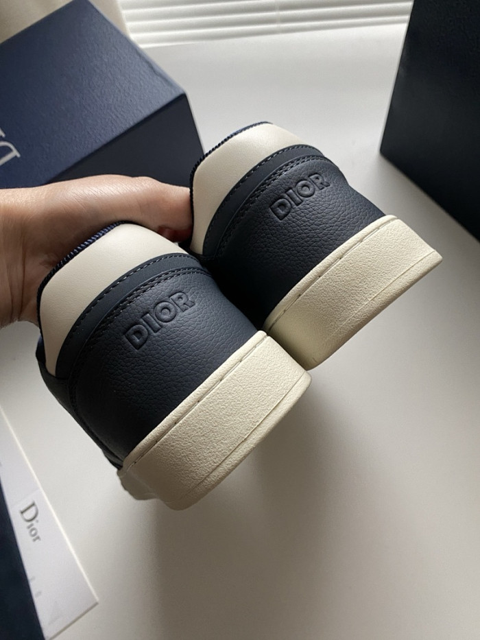 D10r B27 Low Top Sneaker