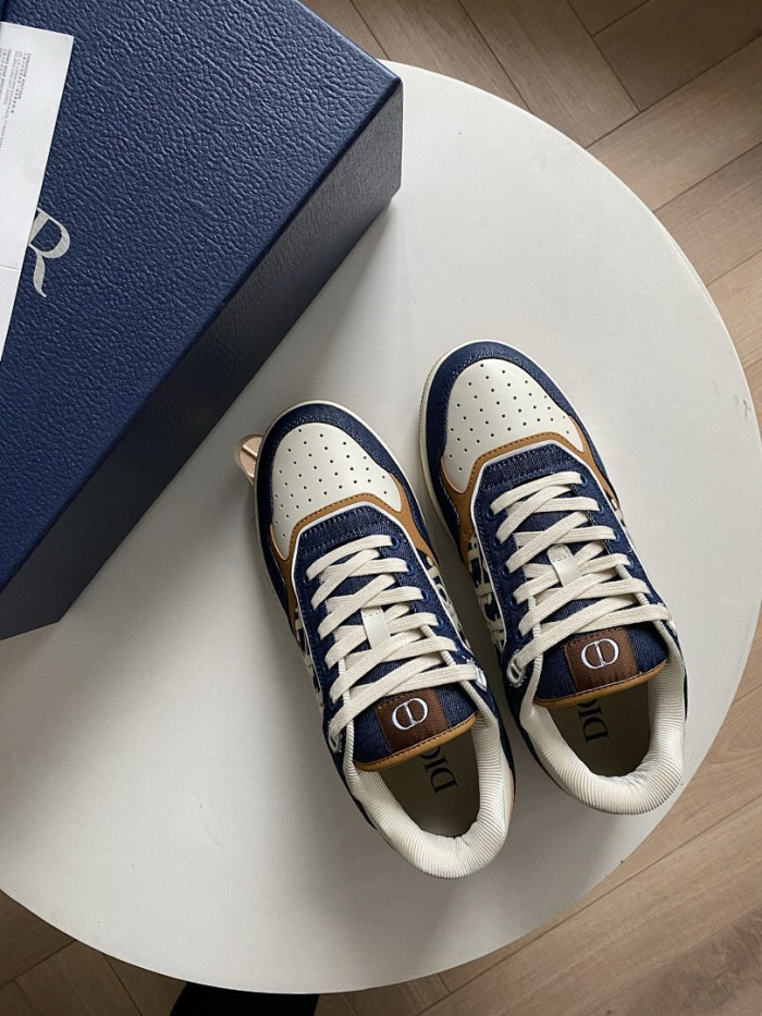 D10r B27 Low Top Sneaker
